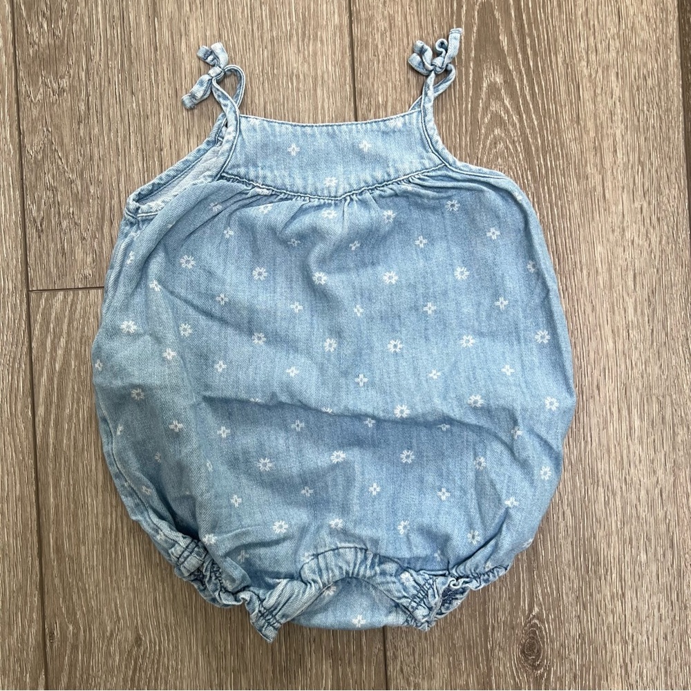 OLD NAVY CHAMBRAY SLEEVELESS BUBBLE ROMPER 18-24MO